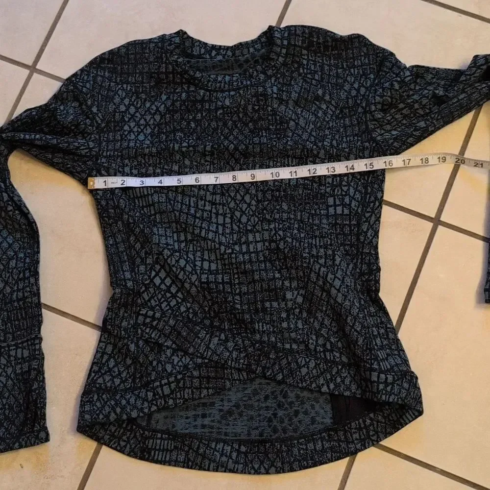 Lululemon Close To Crossing Long sleeve With Tulip Hem Tectonic Blue Jacquard S